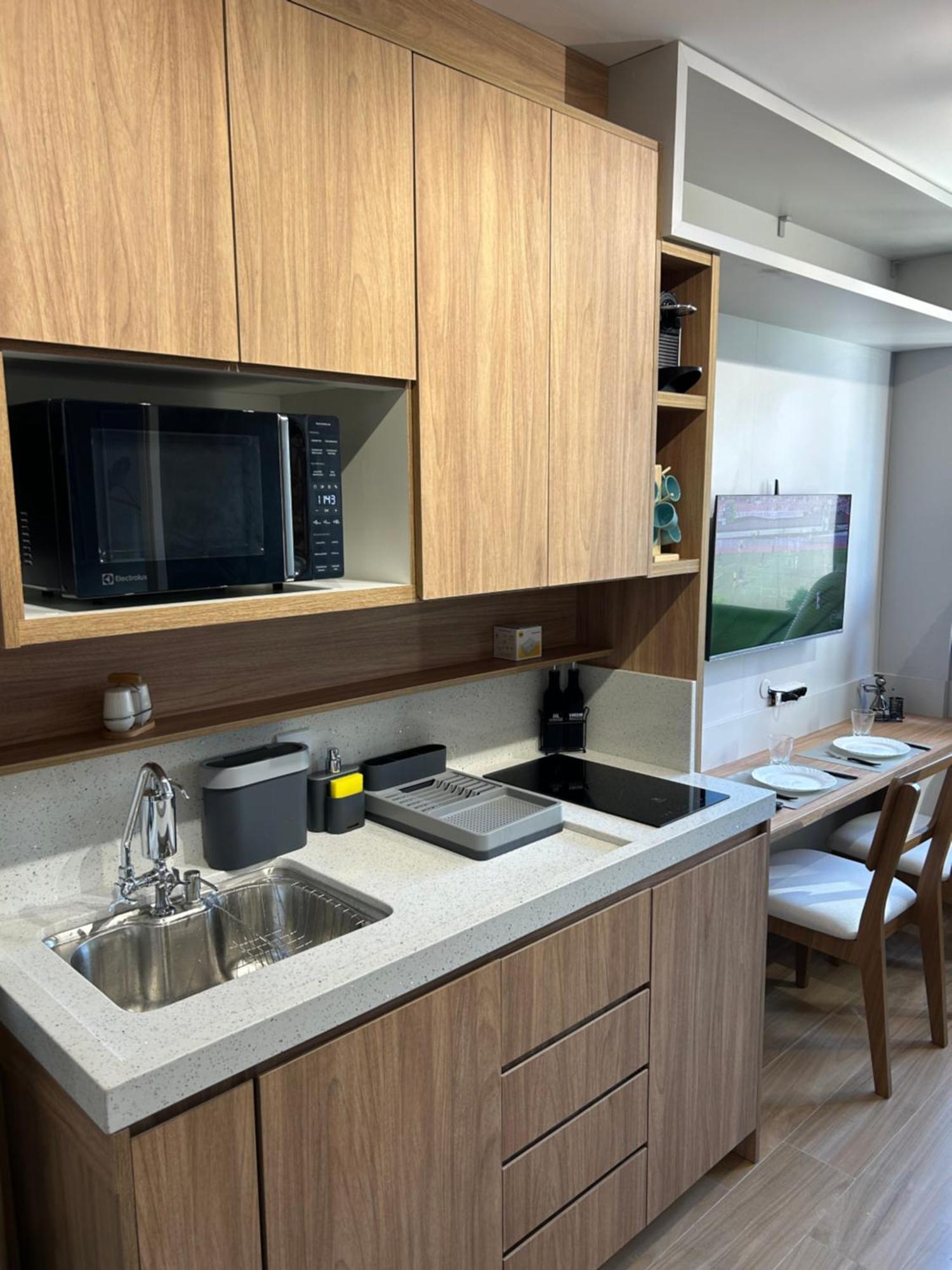 Pinheiros Arcondicionado, Privativo, Vista Livre, Completo New, Piscina, Coworking, Academia, Lavanderia, Hidromassagem, Fogueira, Portaria 24h Etc *